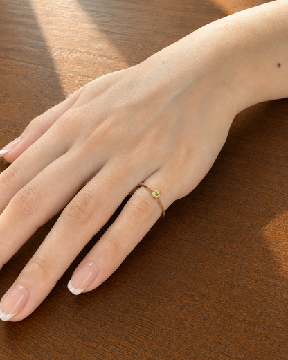 <August Birthstone> K10 Peridot Pinky Ring (Mother)
