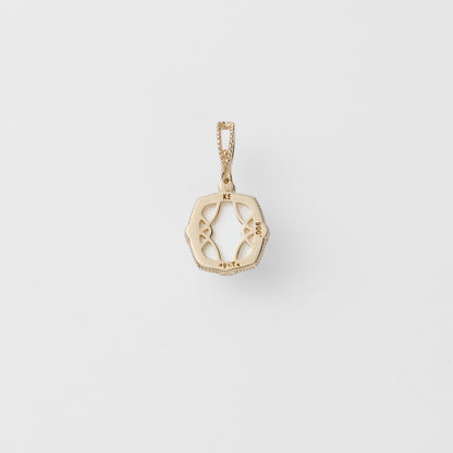 K5 Quartz/Shell Charm