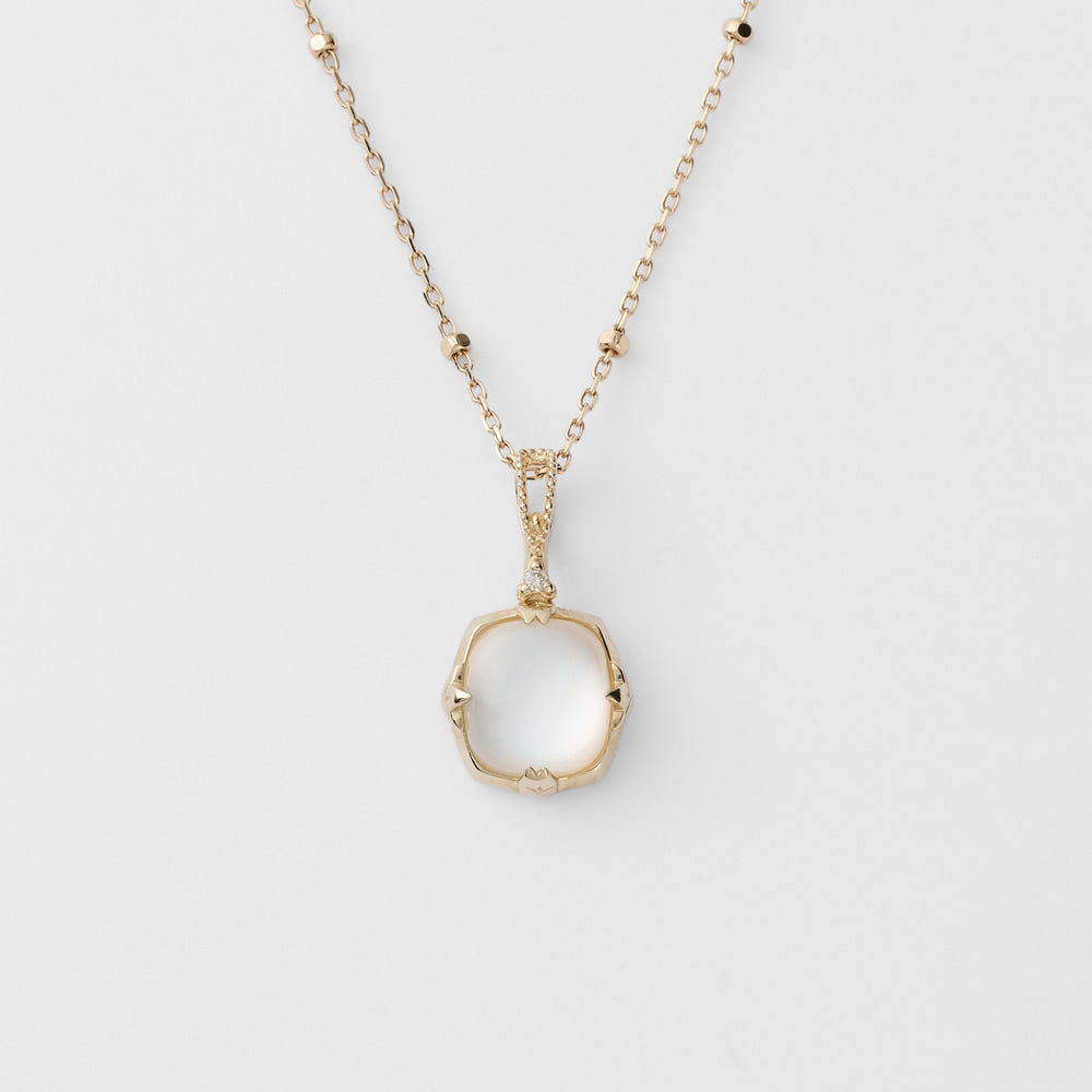 K5 Quartz/Shell Charm