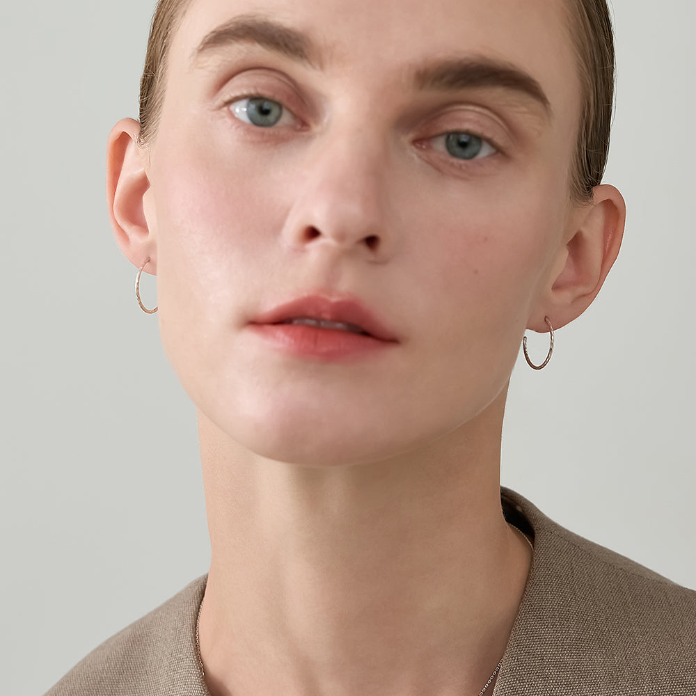 《Web Exclusive》Silver Hoop Earrings